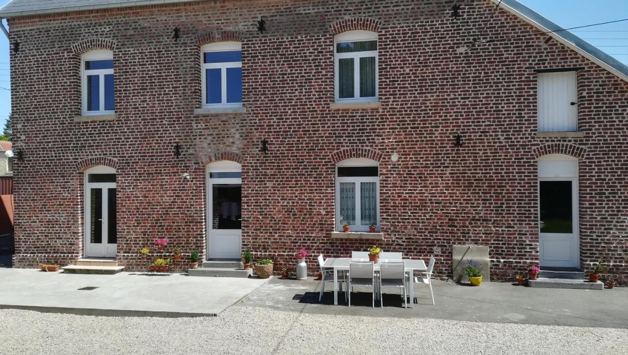 Moeuvres Au Coeur De L'Enclave Bed & Breakfast エクステリア 写真