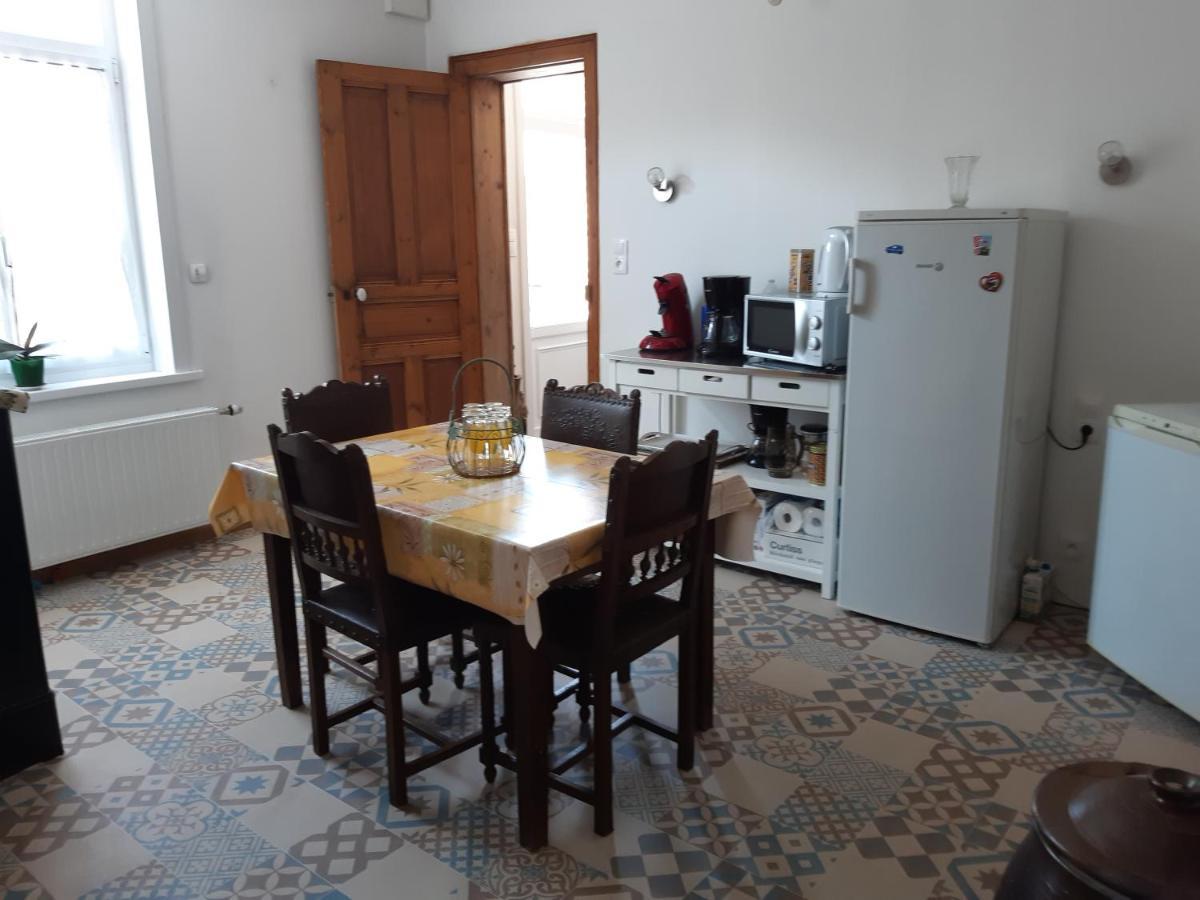 Moeuvres Au Coeur De L'Enclave Bed & Breakfast エクステリア 写真