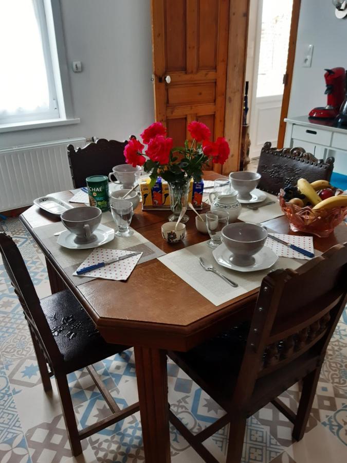 Moeuvres Au Coeur De L'Enclave Bed & Breakfast エクステリア 写真